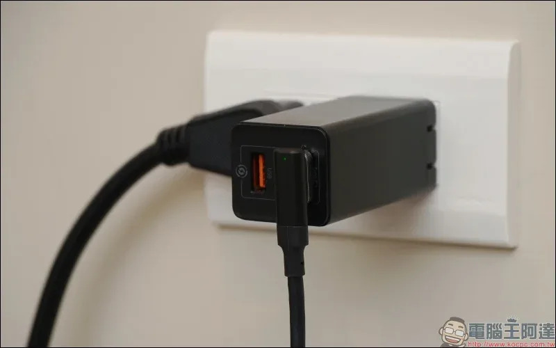 Simplelink 全球首創雙面磁吸傳輸線簡單動手玩：支援 USB Type-C 充電、檔案傳輸、 4K HDMI 影像輸出