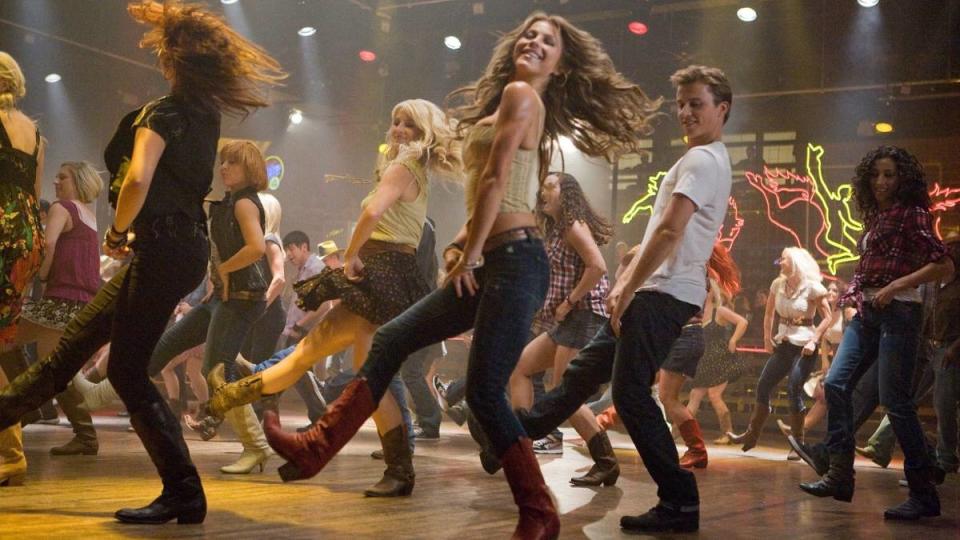 Танцы нкей песня. Джулианна Хаф Footloose. Джулианна Хаф Бурлеск. Julianne Hough Footloose.