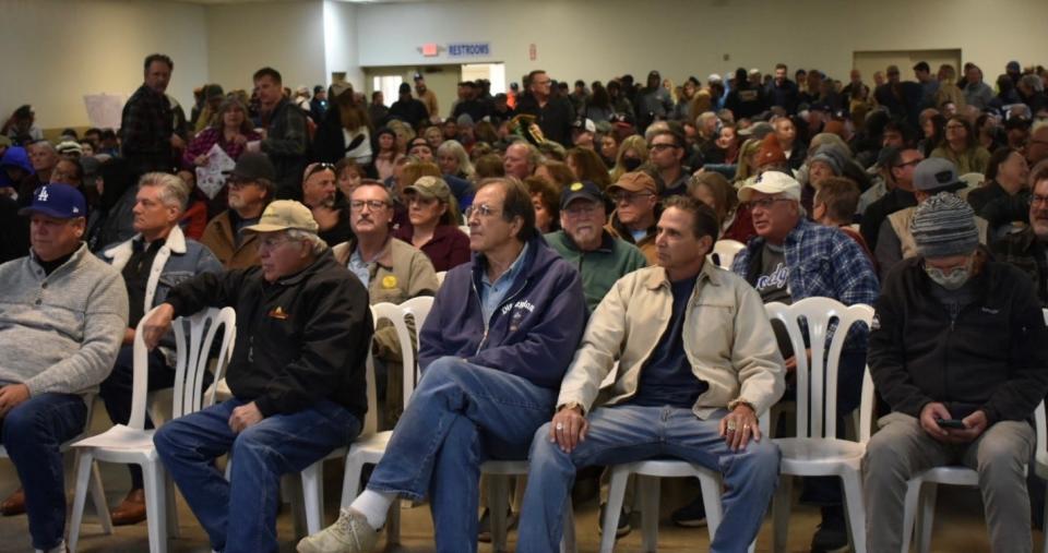 More than 500 people attended a public hearing Wednesday on a proposed facelift that would bring a 7,500-seat stadium to the Ventura County Fairgrounds.