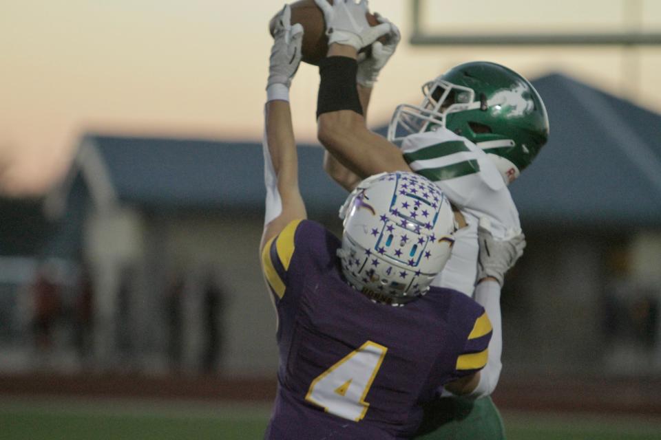 Breckenridge receiver Zeke Castillo catches a touchdown pass on Oct. 15, 2021 against Early.
