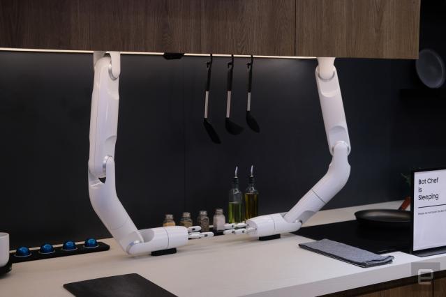 Useless salad-tosser robot joyfully harasses your lettuce - CNET