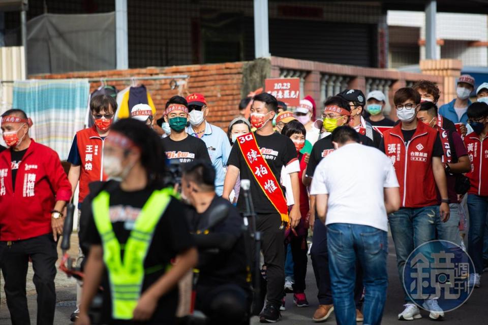 陳柏惟面臨罷免投票，近日他和團隊在台中街頭掃街爭取民眾認同。