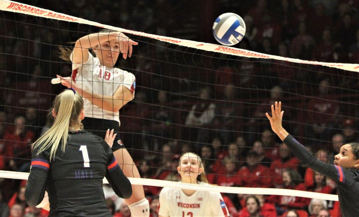 Wisconsin's Danielle Hart, Devyn Robinson and Sarah Franklin, and ...