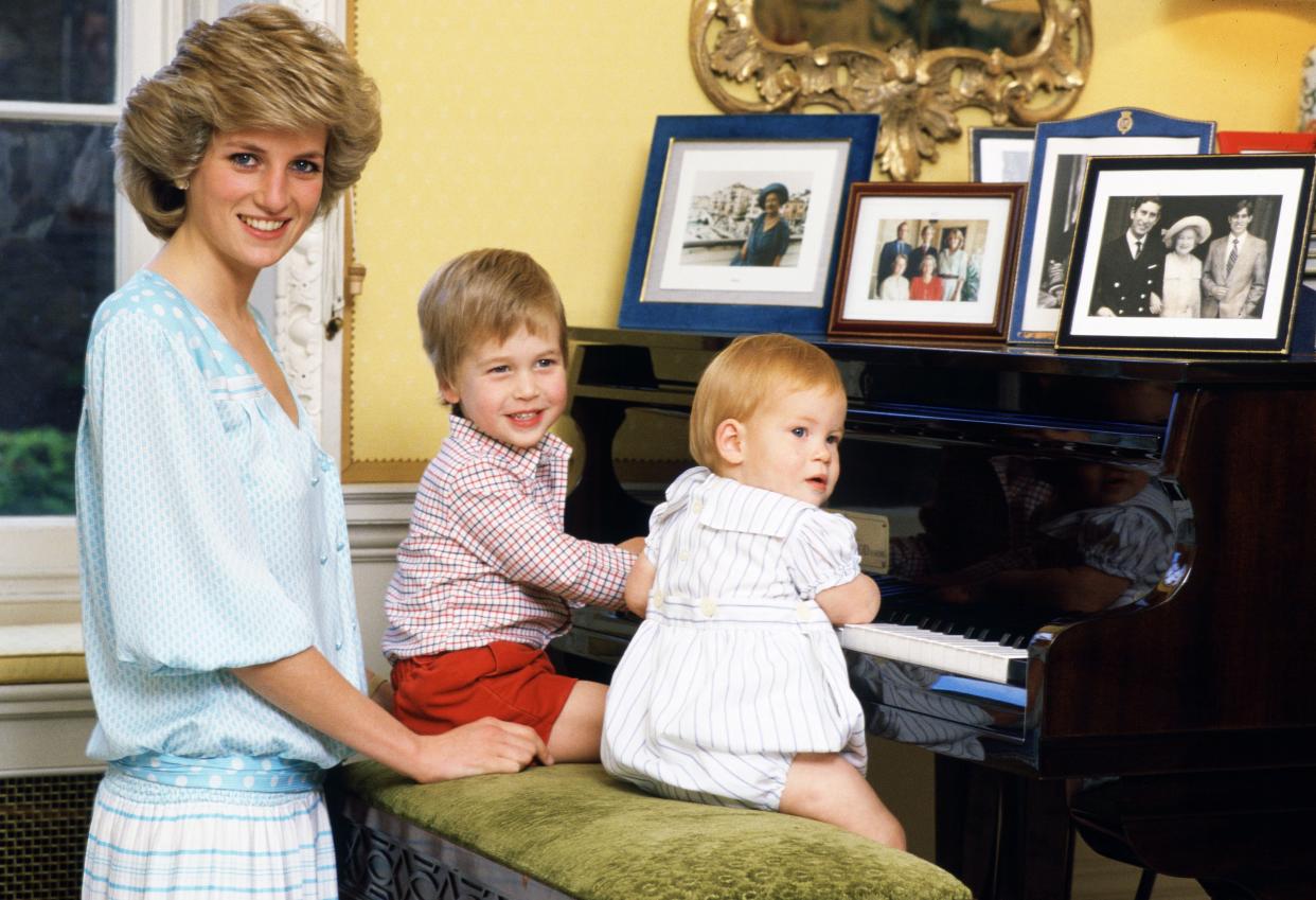 UNITED KINGDOM - OCTOBER 04:  Diana, Princess of Wales with her sons, Prince William and Prince Harry, at the piano in Kensington Palace  (Photo by Tim Graham Photo Library via Getty Images)