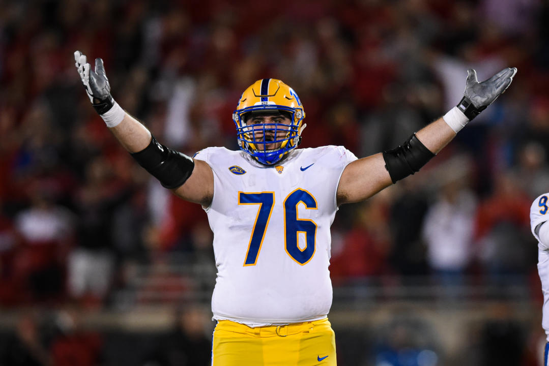 LOUISVILLE, KY - OCTOBER 22: Pittsburgh OL Matt Goncalves (76) reacts to a call during a college football game between the Pittsburgh Panthers and Louisville Cardinals on October 22, 2022 at Cardinal Stadium in Louisville, Kentucky. (Photo by James Black/Icon Sportswire via Getty Images)