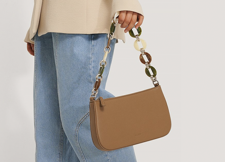 The Chain Strap Bag Every Celebrity Is Carrying For Fall