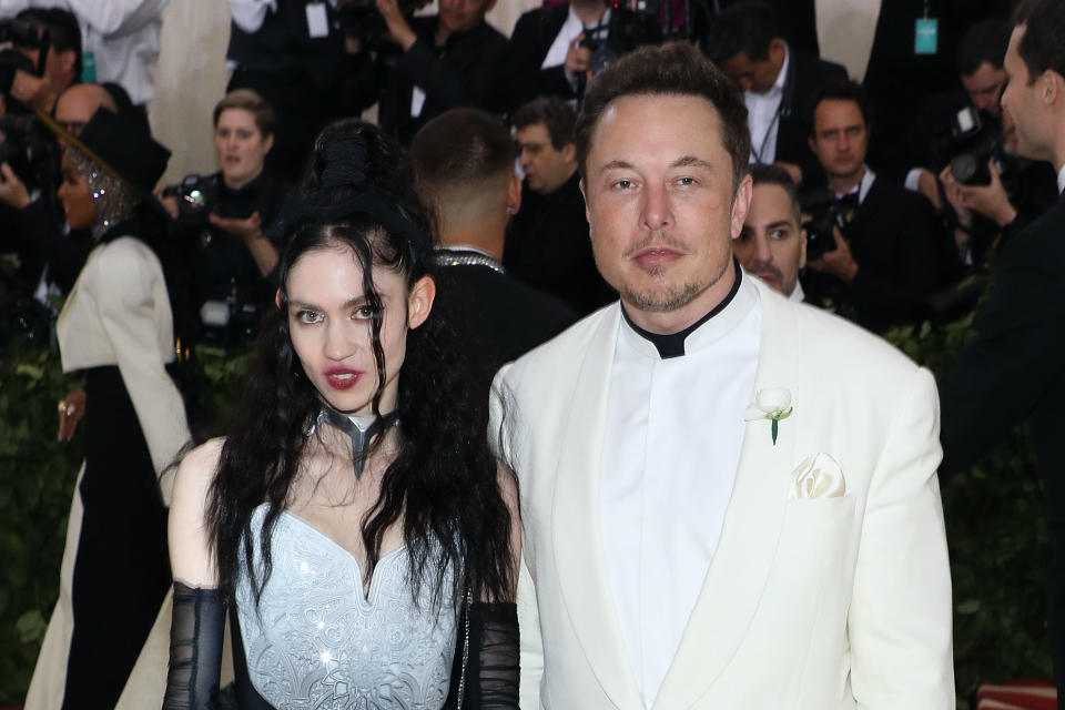 Grimes y Elon Musk 2018 para el beneficio del Instituto de Alta Costura en el Metropolitan Museum of Art on May 7, 2018 in New York City.  (Foto: Taylor Hill/Getty Images)