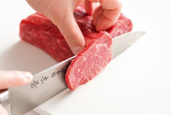 想要做出柔軟多汁的肉料理？第一階段「切肉」就很重要！料理專家傳授私房秘訣