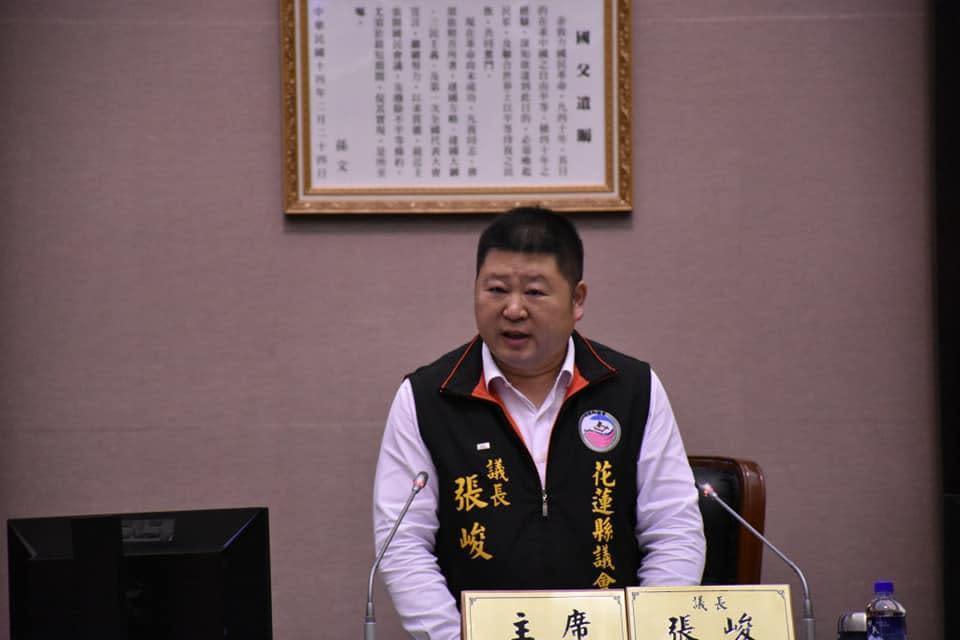 張峻當選連任花蓮縣議長後宣布退出國民黨，黨部仍決議祭出開除處分。（翻攝自張峻臉書）