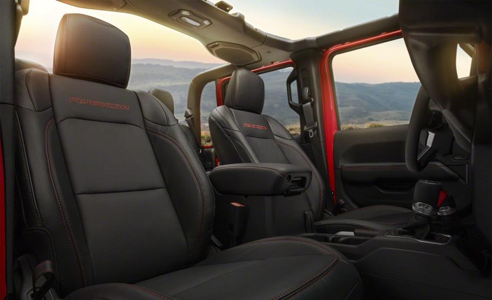 <p>The front roof panels are identical to the Wrangler's Freedom top, but the Gladiator employs a single removable panel over the rear passenger area to ensure the sunburns are distributed democratically.<br></p>