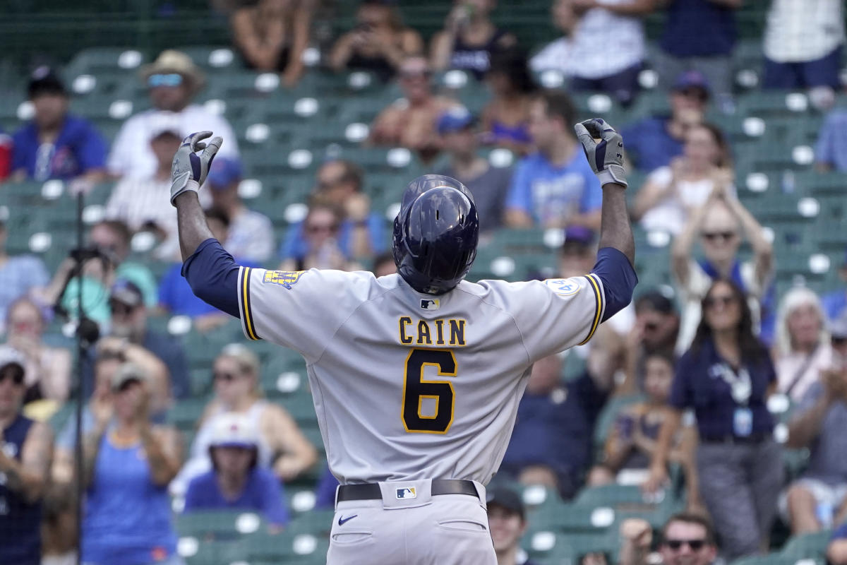 Brewers score 6 in 5th, beat Cubs 63 for DH sweep