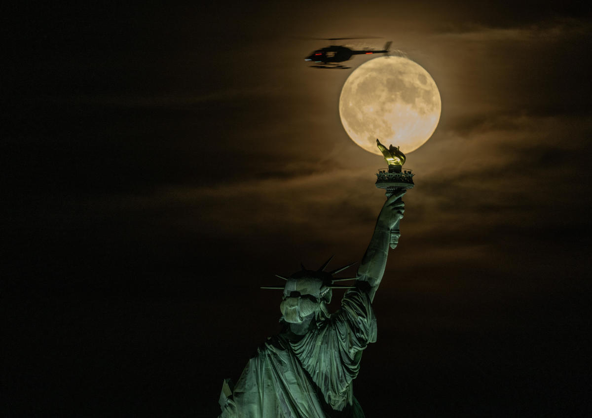 In photos: The rise of the super blue moon spectacle - The Washington Post