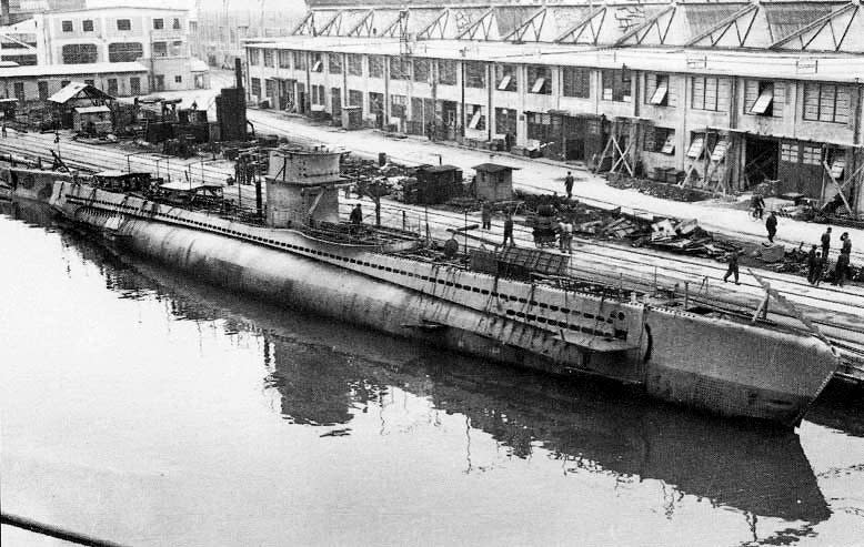 The submarine <em>Nautilo</em>, photographed dockside. <em>Wikimedia Commons</em>