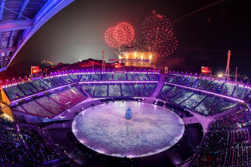 <p>Fireworks go off during the opening ceremony of the Pyeongchang 2018 Winter Olympic Games at the Pyeongchang Stadium on February 9, 2018. / AFP PHOTO / François-Xavier MARIT </p>