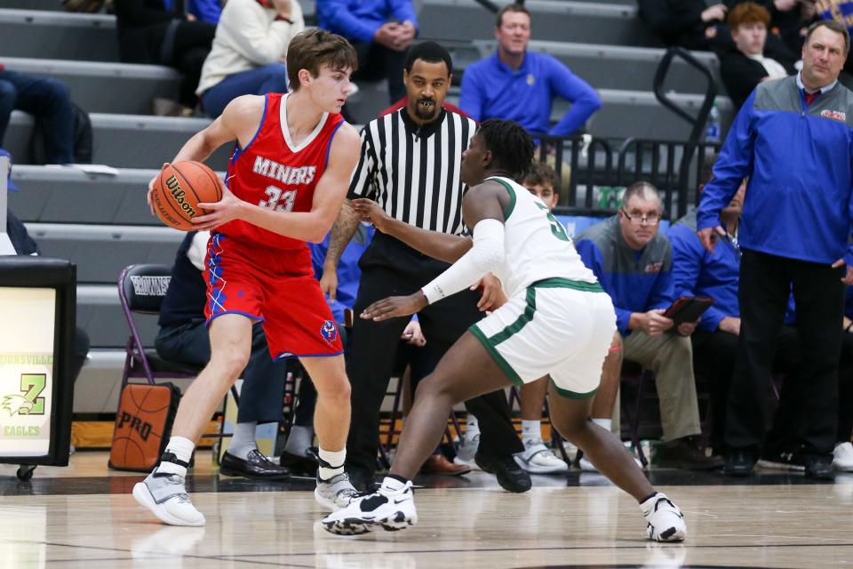 Linton-Stockton  Joey Hart (33) looks for an open team member as Crispus Attucks takes on Linton in the Sneakers for Santa Shootout, Dec 4, 2021; Brownsburg, IN, USA;  at Brownsburg High School. Mandatory Credit: Gary Brockman-The Indianapolis Star
