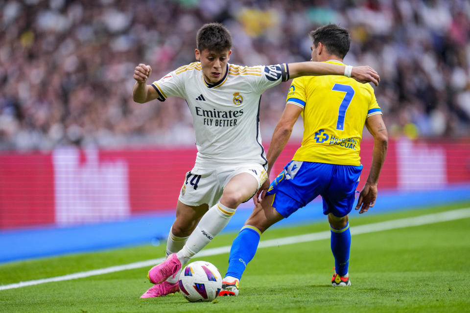 En su primera temporada con el Real Madrid, Arda Güler marcó 5 anotaciones en actividad de La Liga. (AP Foto/Manu Fernandez)