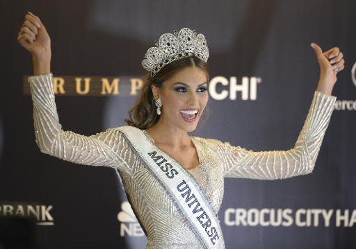 Miss Venezuela, flamante Miss Universe 2013, Gabriela Isler celebra durante rueda de prensa tras ganar la competencia Miss Universo 2013, el 9 de noviembre en Moscú. (AFP | Alexander Nemenov)