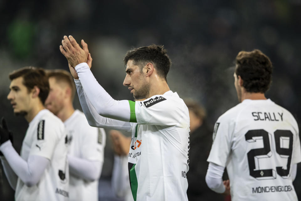 MOENCHENGLADBACH, GERMANY - JANUARY 22: Lars Stindl von der Borussia dankt den Fans (Photo by Christian Verheyen/Borussia Moenchengladbach via Getty Images)