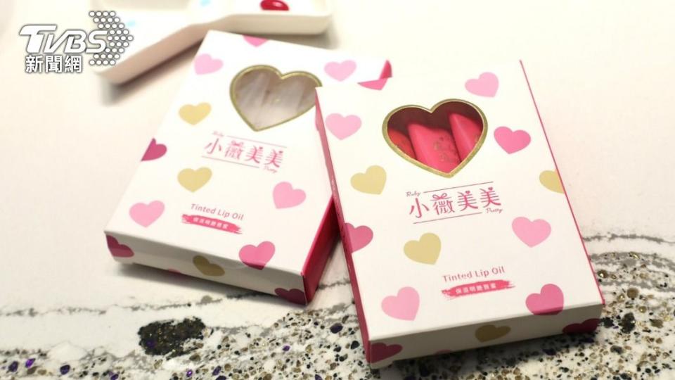 「小薇美美」是徐薇醞釀一年，推出的唇蜜品牌。（圖／黃城碩攝）
