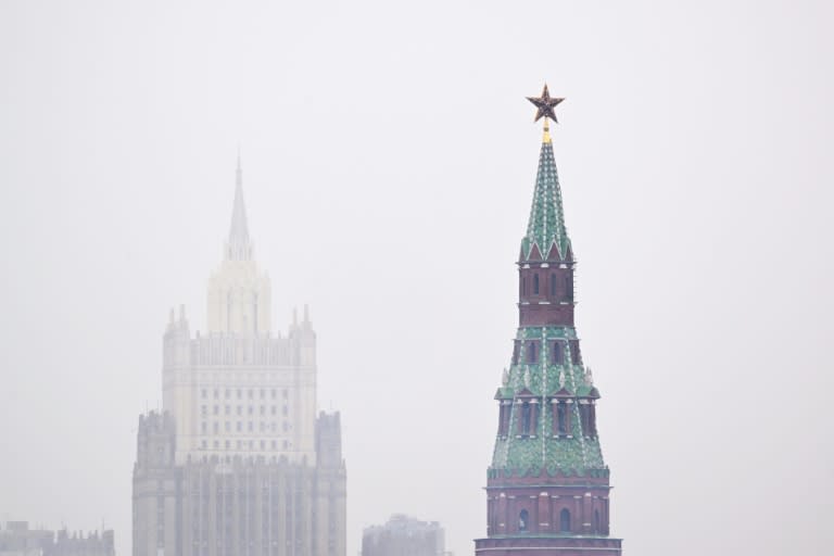 Une tour du Kremlin photographiée pendant la cérémonie d'entrée en fonction du président russe Vladimir Poutine, le 7 mai 2024 à Moscou (NATALIA KOLESNIKOVA)