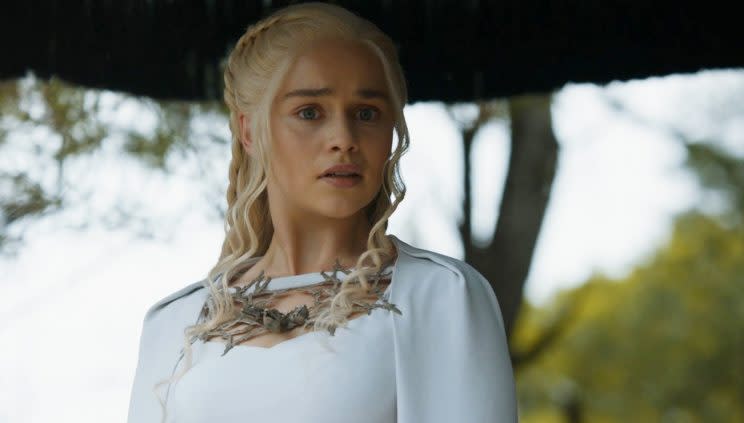 Emilia Clarke in Weiß als Daenerys Targaryen. (Bild: ddp Images)