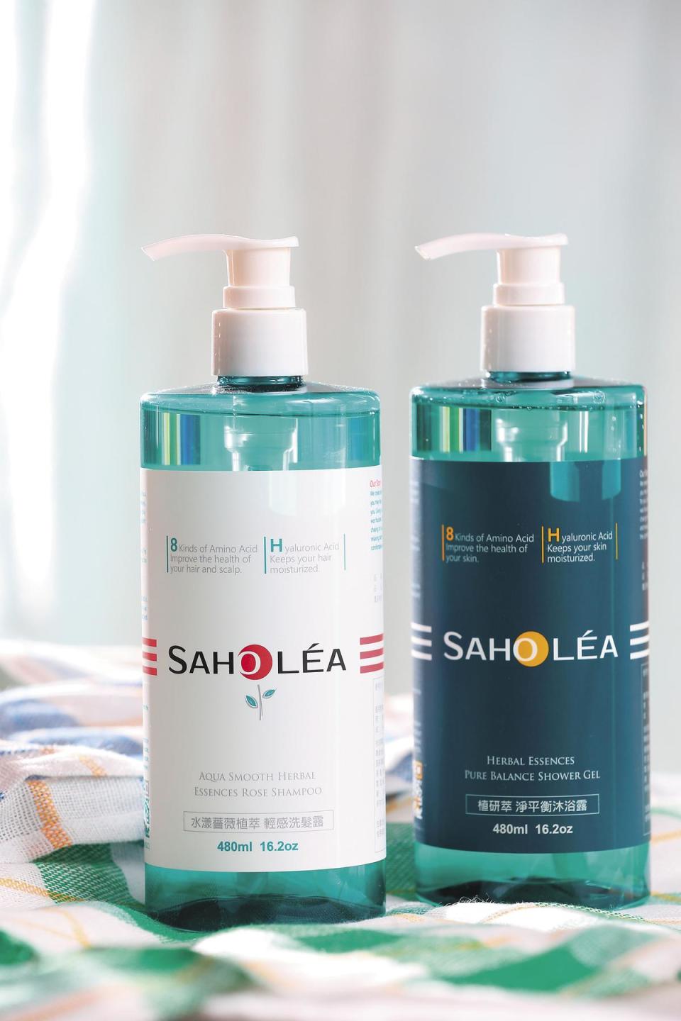 李伊俐主導的森歐黎漾（SAHOLÉA）原創新品牌，主打洋甘菊頭皮養護與沐浴露。（699元／組）