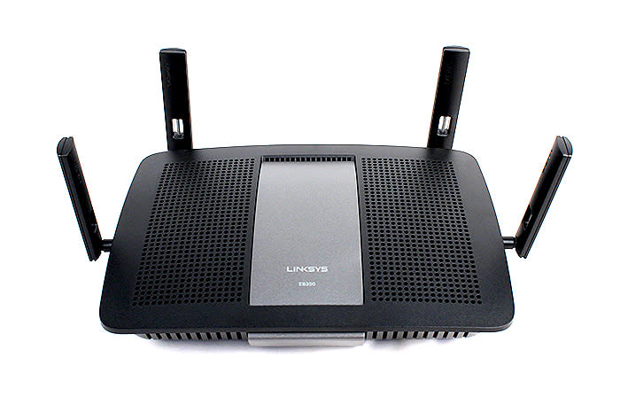 The design and concept of the new Linksys WRT1900AC router is clearly inspired by legendary WRT54G router.