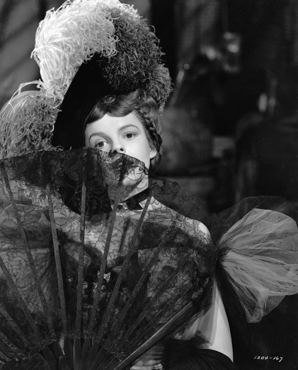 Garland as Penny Morris in <em>Babes on Broadway</em> in 1941