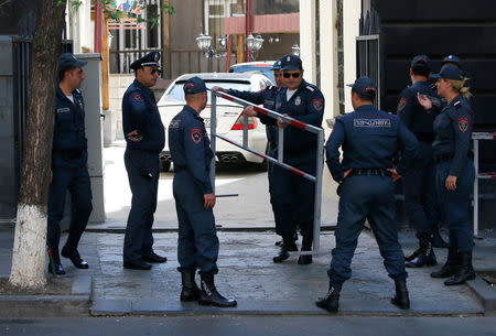 Policemen gather during a rally of opposition supporters, who protest against the ruling elite in Yerevan, Armenia April 26, 2018. REUTERS/Gleb Garanich