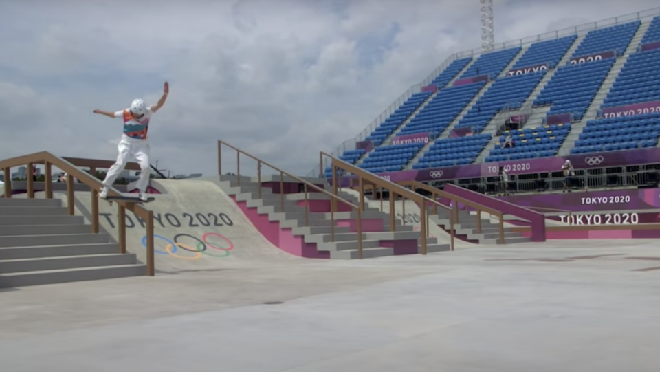 Momiji Nishiya skates off a rail