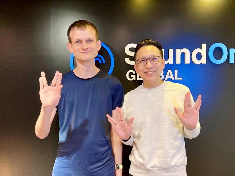 立委葛如鈞（右）與以太坊共同創辦人Vitalik Buterin（左）。圖／立委葛如鈞辦公室提供