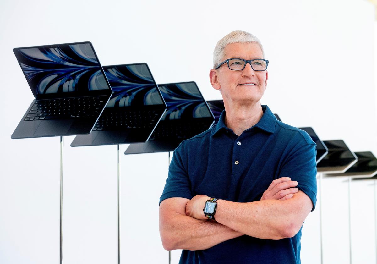 Tim Cook says there are more than 900 million Apple service