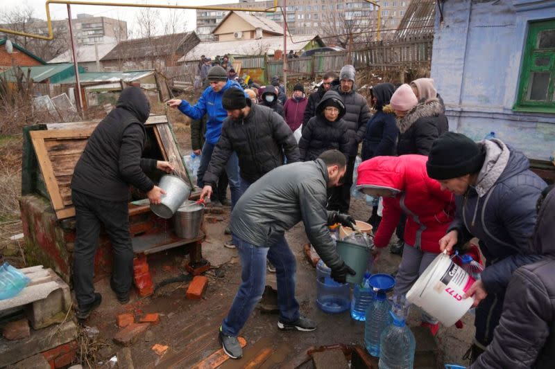 ▲烏國遭圍困的港口城市馬立波（Mariupol）面臨紅十字會形容「最惡劣的情況」。（圖／美聯社／達志影像）