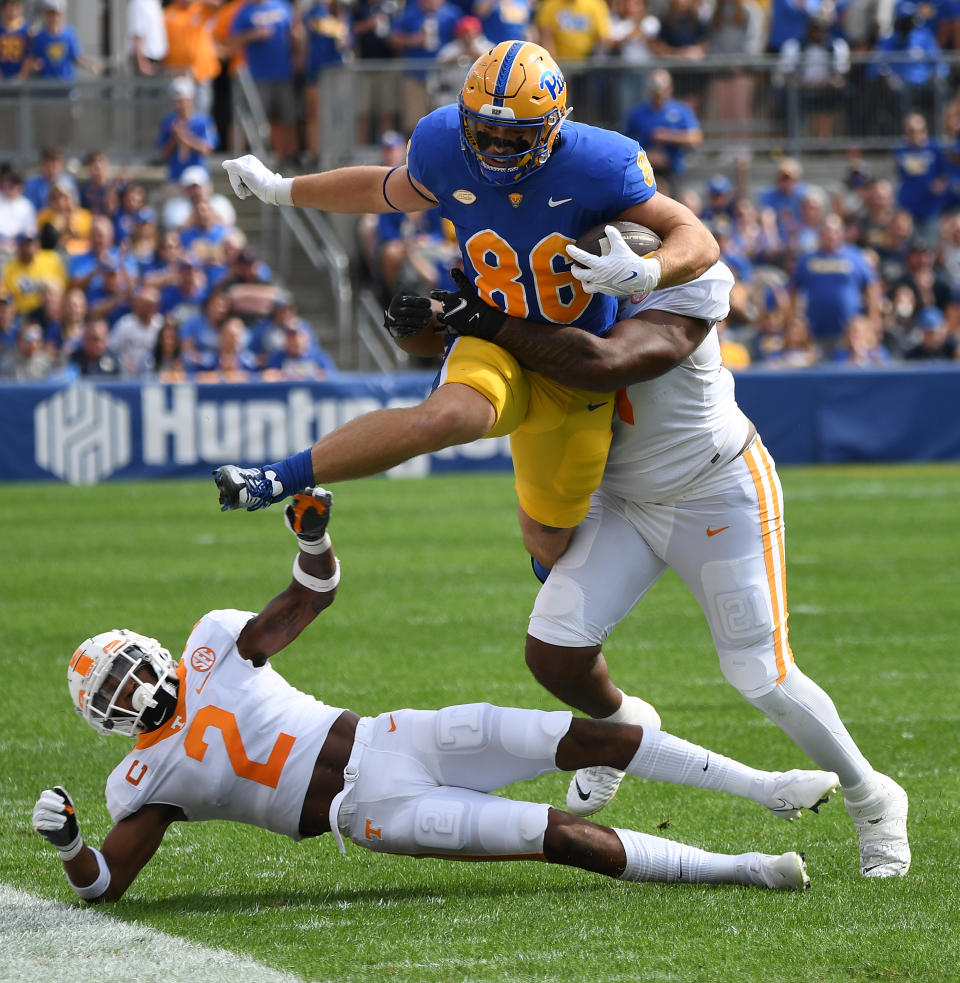 PITTSBURGH, PA - SEPTEMBER 10: Gavin Bartholomew #86 of the Pittsburgh Panthers attempts to jump over Jaylen McCollough #2 of the Tennessee Volunteers after making a catch in the first quarter during the game at Acrisure Stadium on September 10, 2022 in Pittsburgh, Pennsylvania. (Photo by Justin Berl/Getty Images)