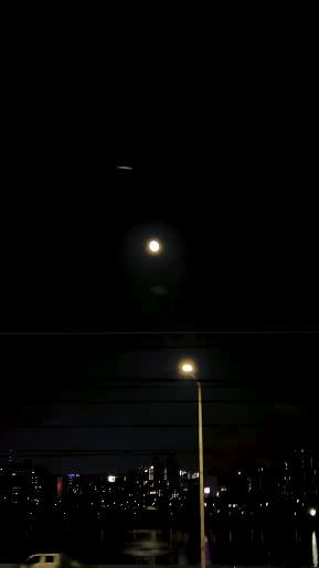 勝寛拍了許多代表文彬的月亮。（圖／翻攝自YouTube-SEVENTEEN頻道）