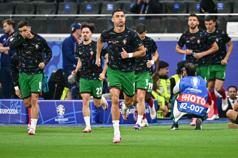 Portugal realiza la entrada en calor antes del partido ante Eslovenia