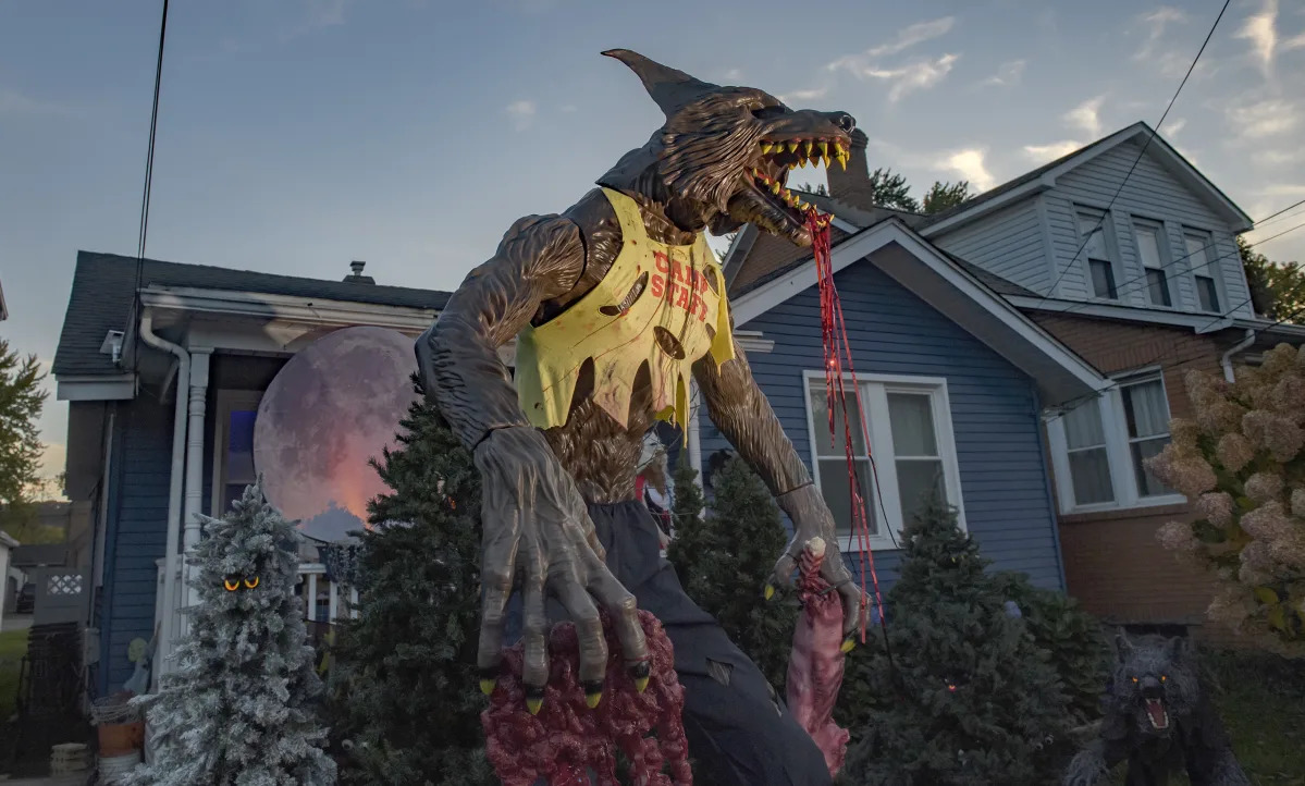 That ripped Home Depot werewolf has become the new Halloween flex