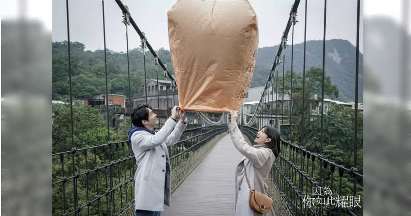 郭雪芙、范少勳在《因為你如此耀眼》談格差戀。（圖／時創影業）