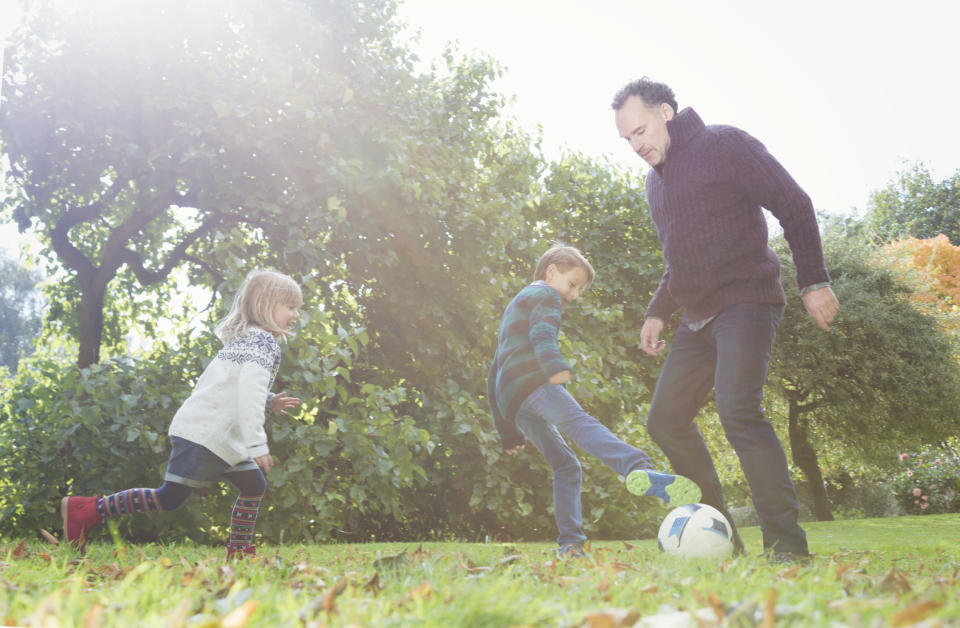 Sport mit den Kindern macht nicht nur Spaß. Er ist auch gesund! (Bild: Getty Images)