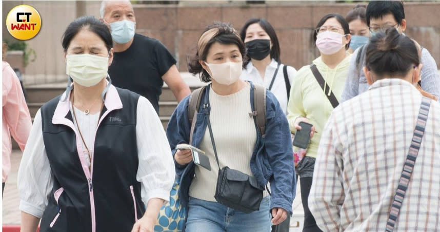 東北季風持續減弱，今天氣溫明顯回升，直至下周二（16日）全台各地暖如夏，氣溫普遍達30至34度，不過周六（13日）將迎來首波微弱鋒面，屆時北部、東北部地區及中南部山區將轉為有雨的天氣型態。（圖／黃威彬攝）