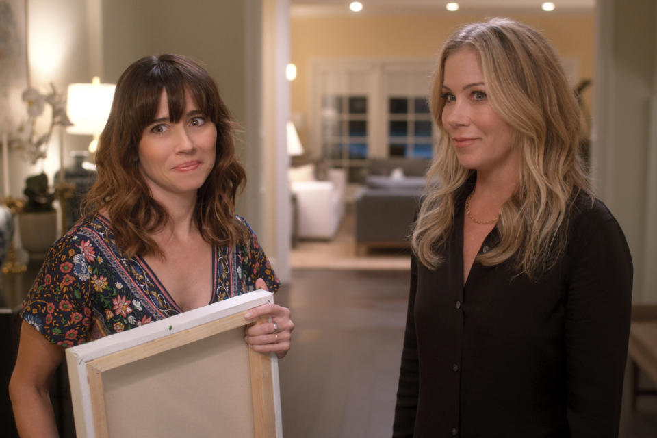 Linda Cardellini and Christina Applegate in Netflix's "Dead to Me." (Photo: Netflix)