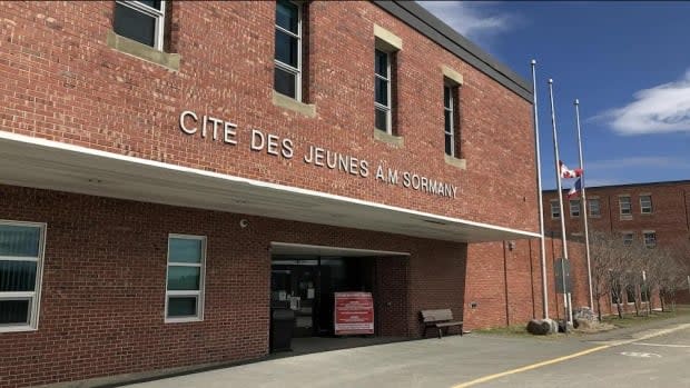 The mask dispute happened on Tuesday at Cité-des-Jeunes-A.-M. Sormany in Edmundston. (Radio-Canada/Bernard Lebel  - image credit)