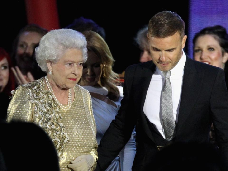 Queen Elizabeth andmusician Gary Barlow on stage during the Diamond Jubilee concert at Buckingham Palace on June 4, 2012 (Getty Images)