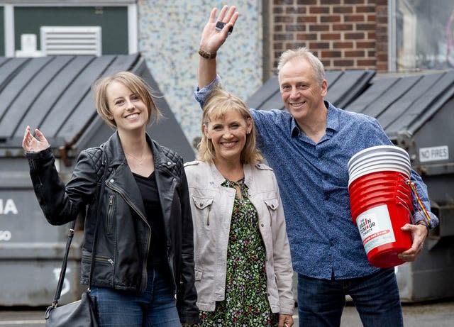 Laura Nuttall with her mother Nicola and father Mark i