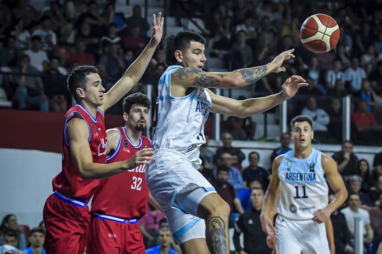 Gabriel Deck fue determinante para la victoria de la Argentina sobre Chile; el santiagueño estuvo bastante tiempo inactivo por una lesión sufrida en Real Madrid.