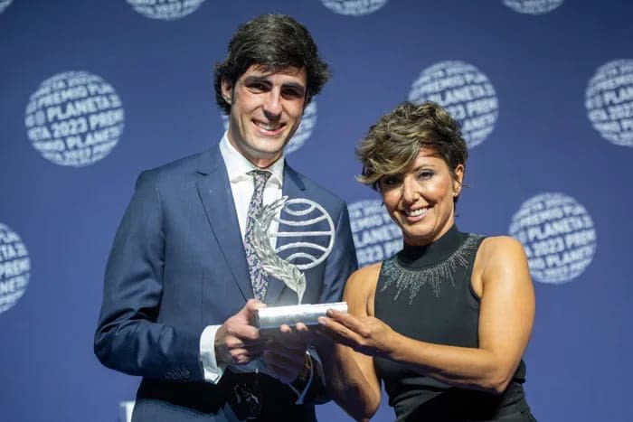 Alfonso Goizueta, finalista del Premio Planeta, junto a Sonsoles Ónega, ganadora del Premio Planeta