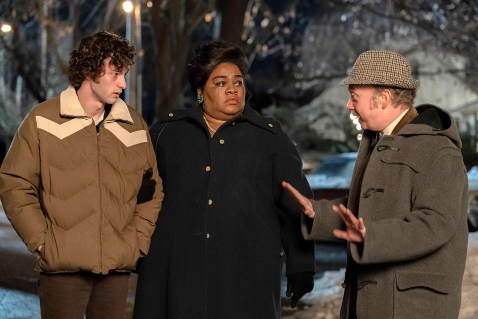 Dominic Sessa, Da'Vine Joy Randolph, and Paul Giamatti in a winter scene, engaged in conversation, wearing heavy coats