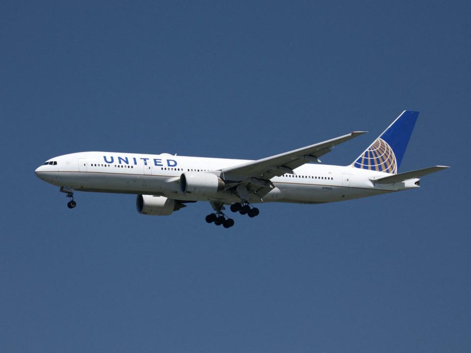 United Airlines Boeing 777-200