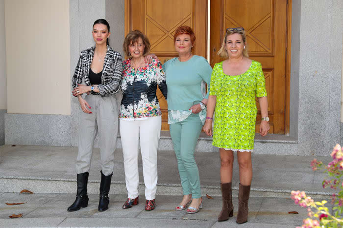 María Teresa Campos con sus hijas y su nieta Alejandra