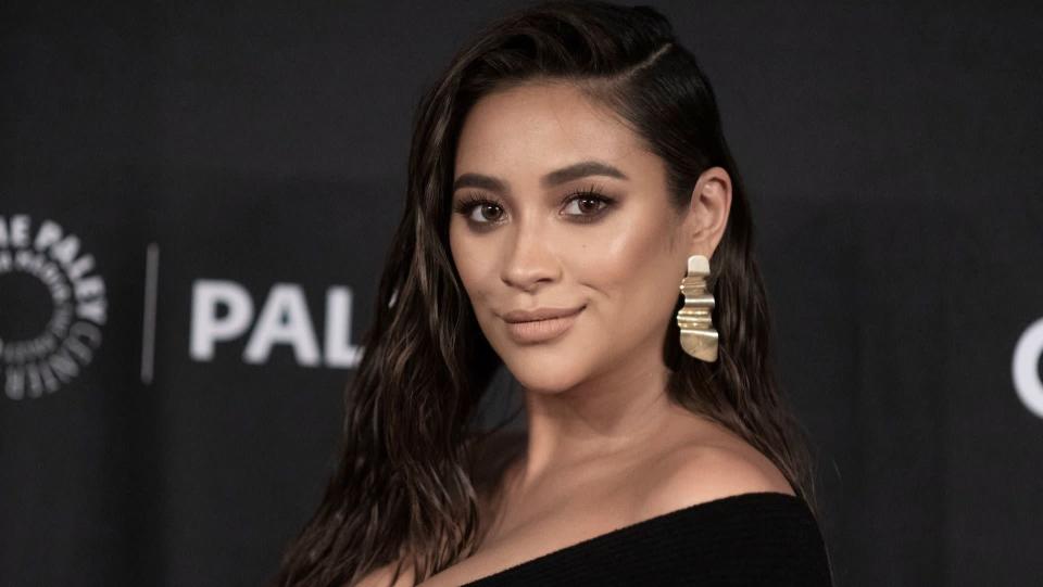Shay Mitchell Mom Shamed For Leaving House Too Soon After Giving Birth